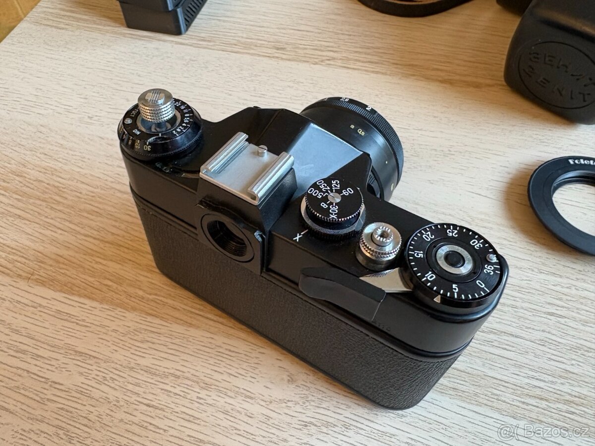 Zenit EM + Helios 58 mm f/2 + redukce na Canon EF - 3