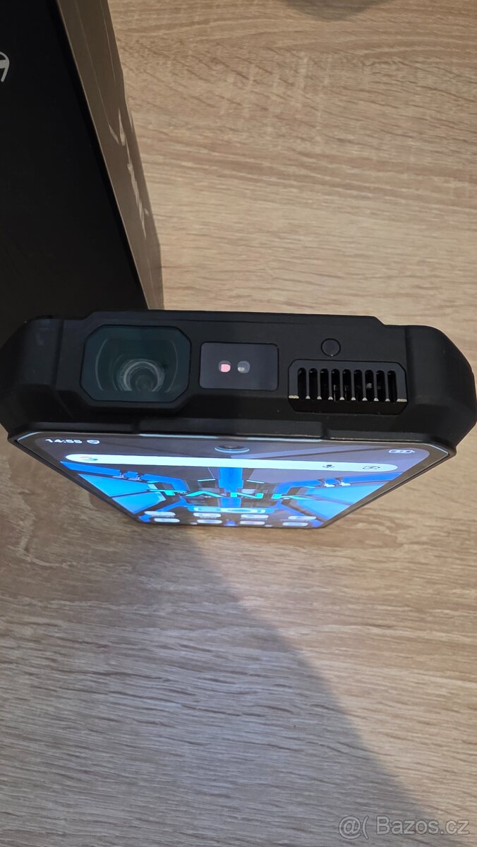 Odolný telefon s projektorem Tank4 TOP STAV - 3