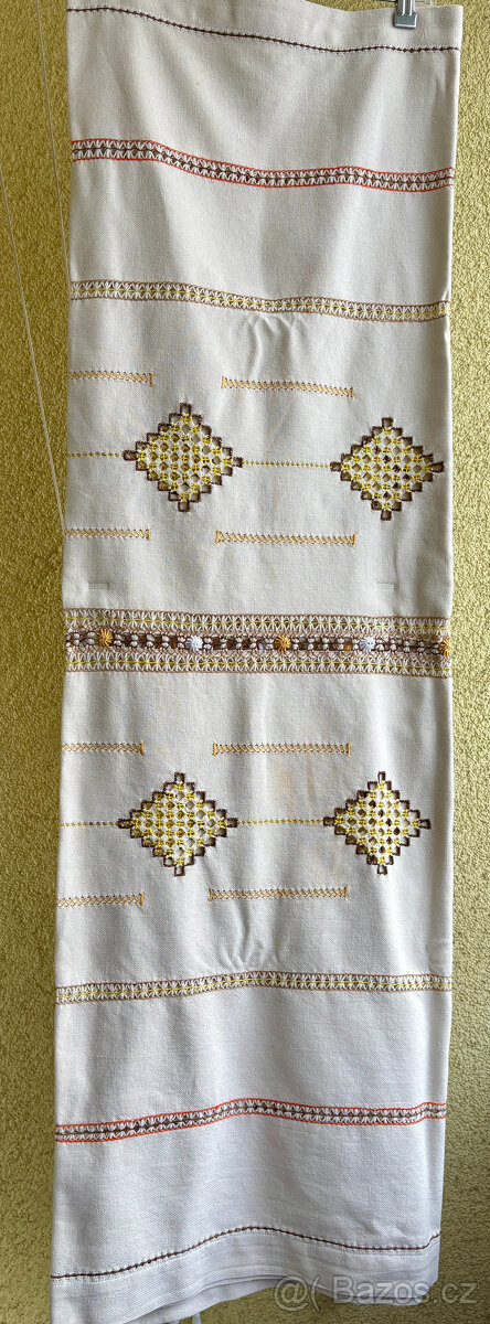 Ručně vyšívaný velký ubrus 156 x 129 cm - 3