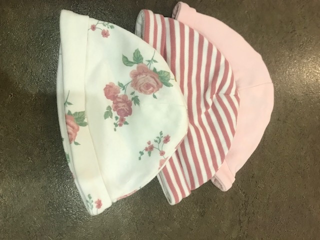 Prodám 3 dívčí čepičky zn. FF, vel. 3-6 m - 3