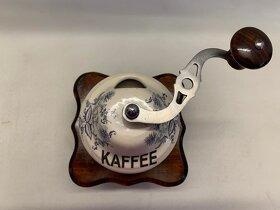 Porcelánový stolní mlýnek na kávu - Cibulák velký č.3 REZERV - 3