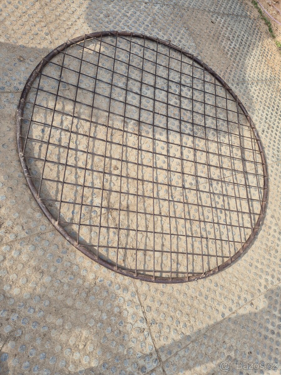 Kovový kryt na příkrmiště/ víko na příkrmiště - 3