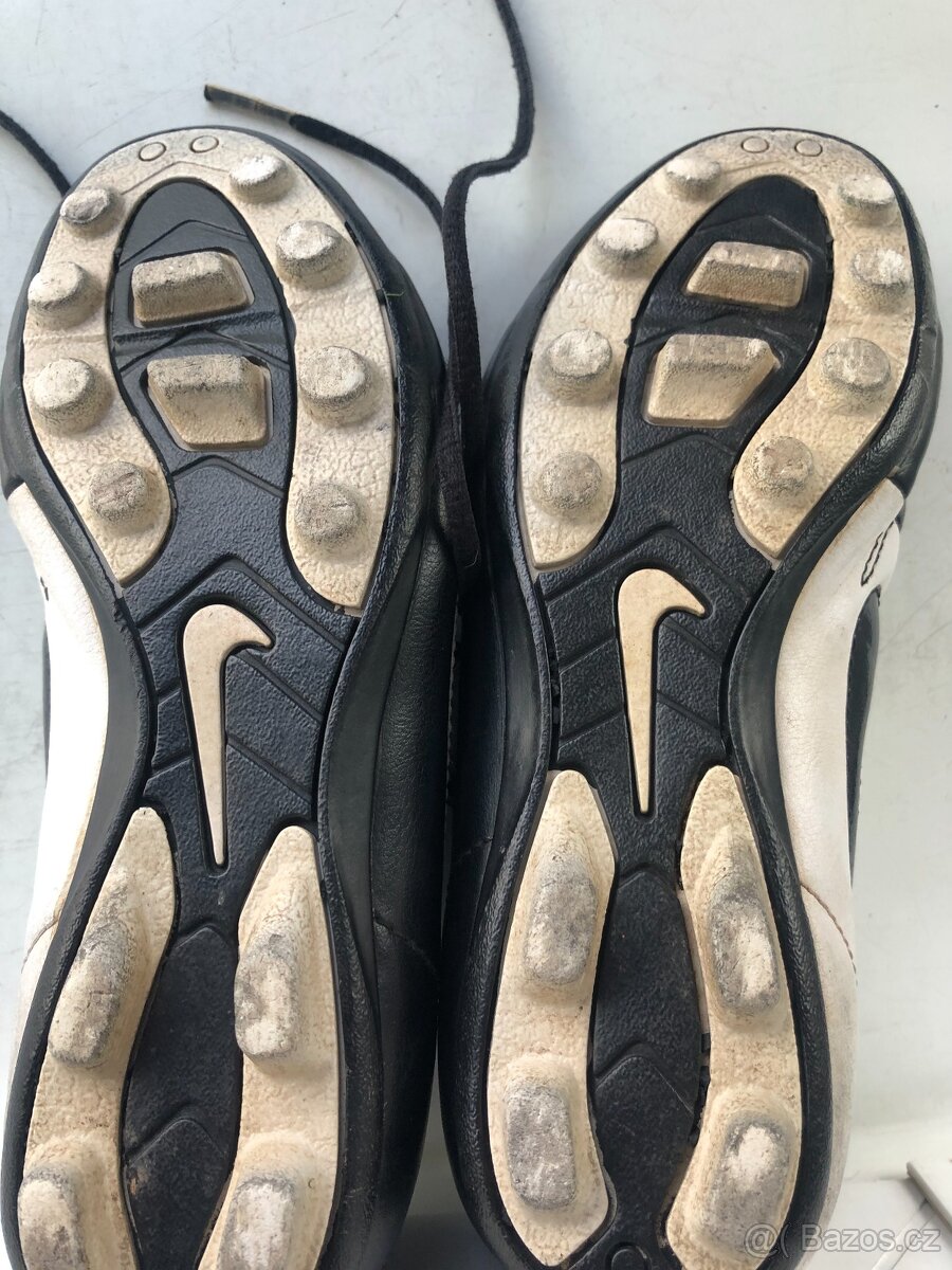 Prodám kopačky zn Nike vel.33. - 3
