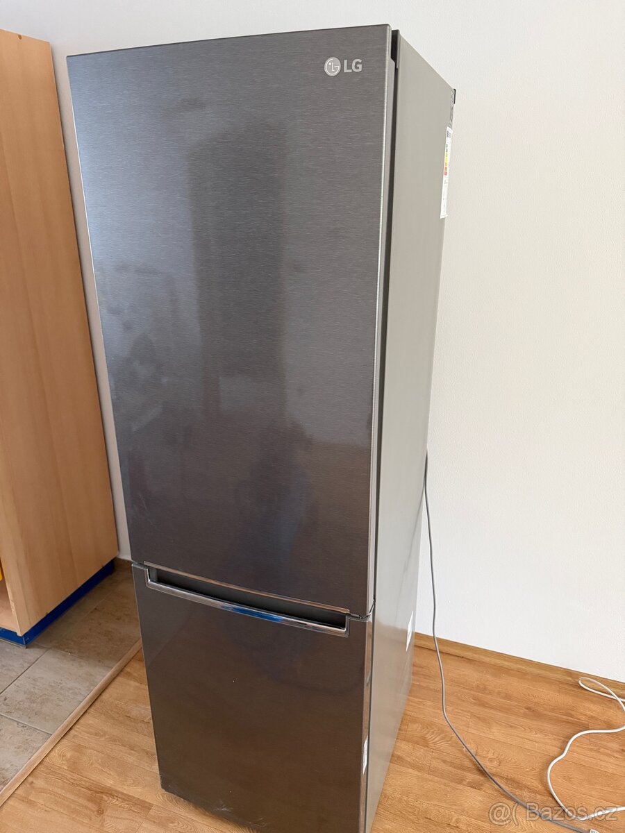 Lednice s mrazákem LG - 3