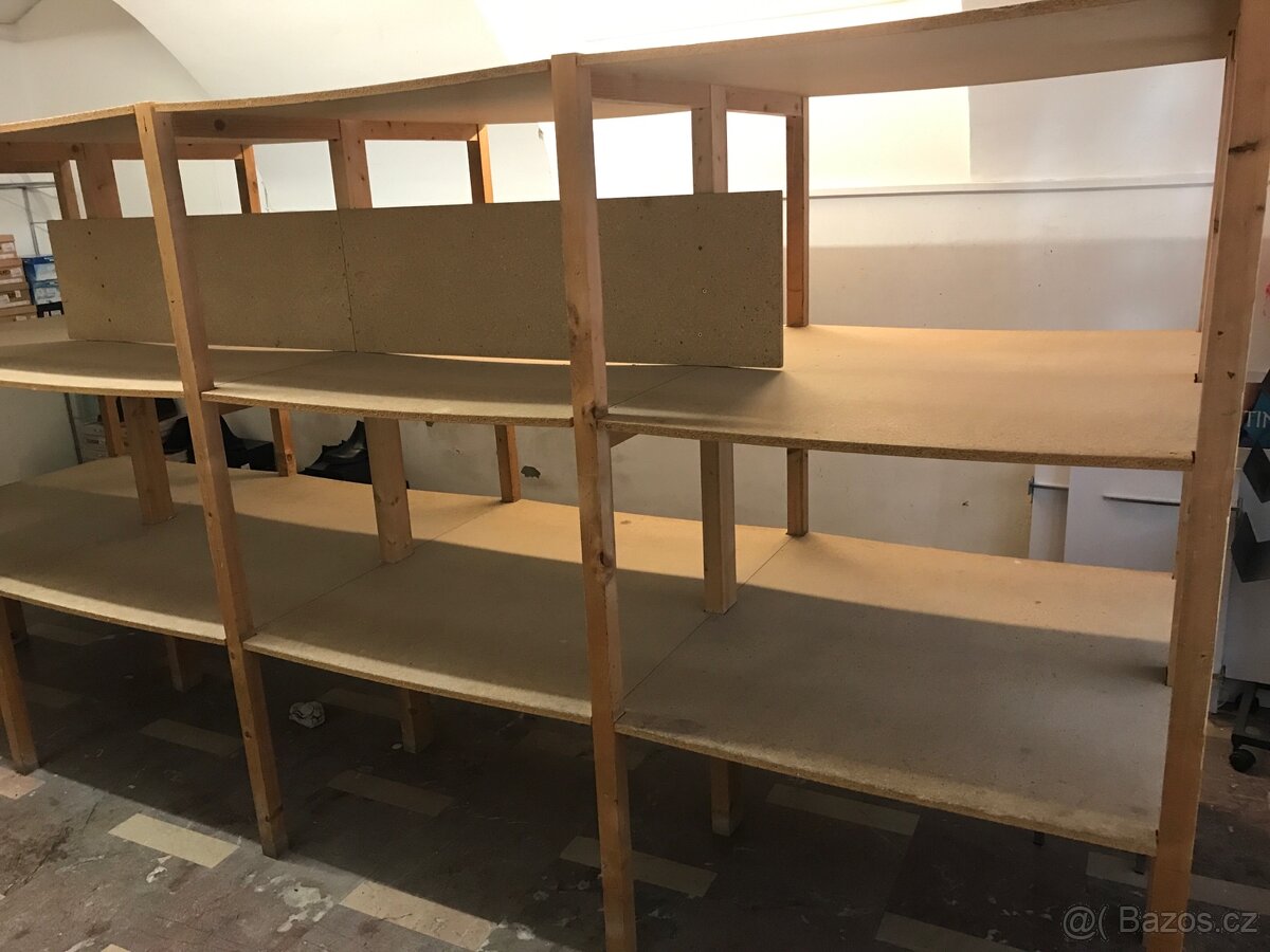 Dřevěný regál - 3