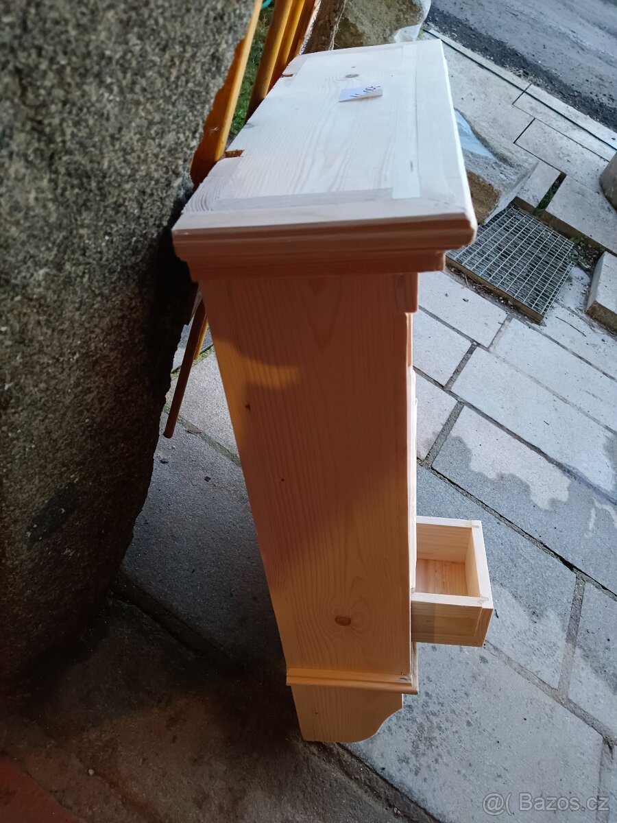 Dřevěná polička - 3