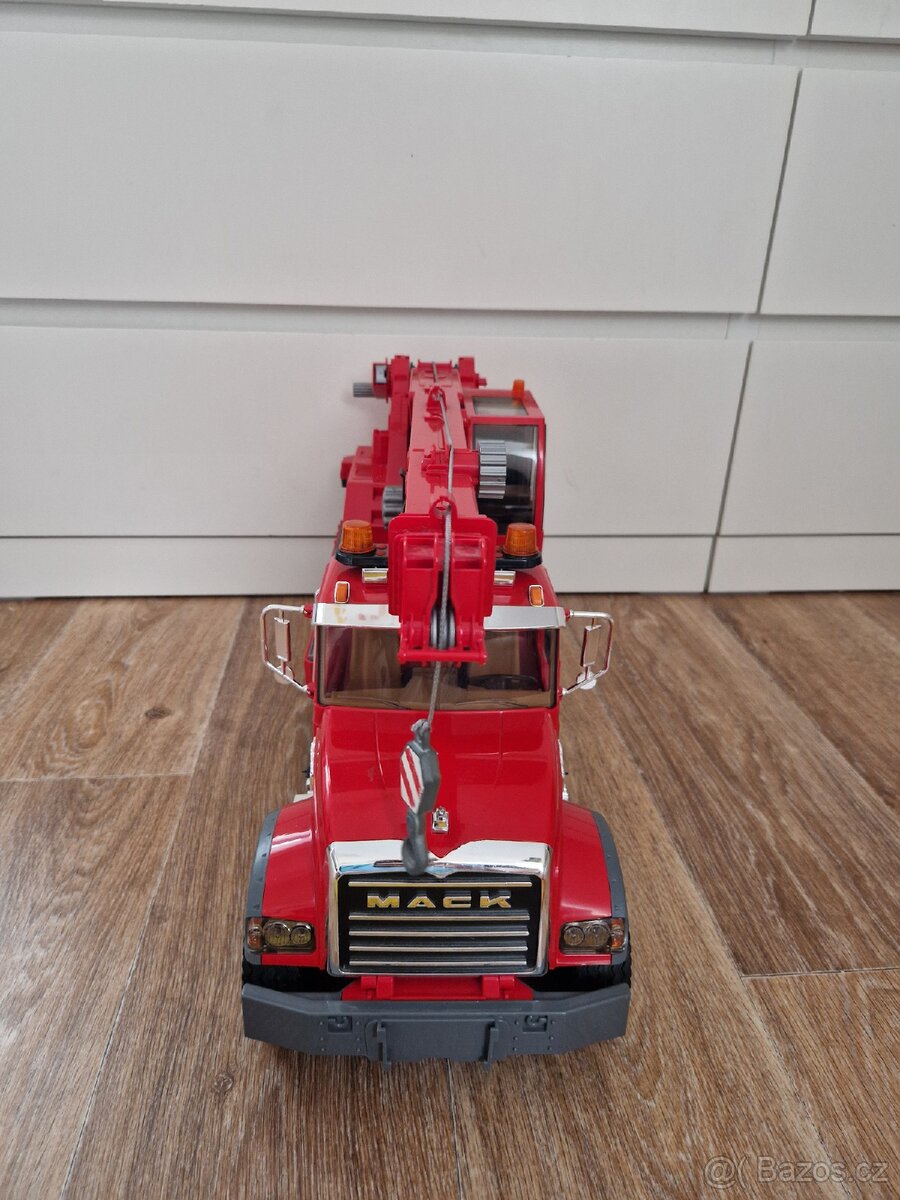 Prodám Bruder autojeřáb - 3