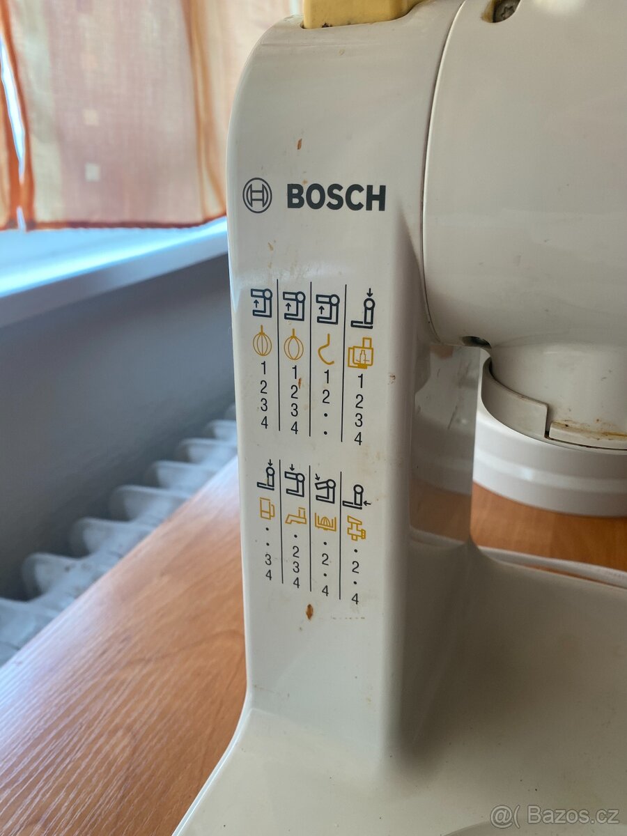 Kuchyňský robot Bosch MUM 4427 - 3