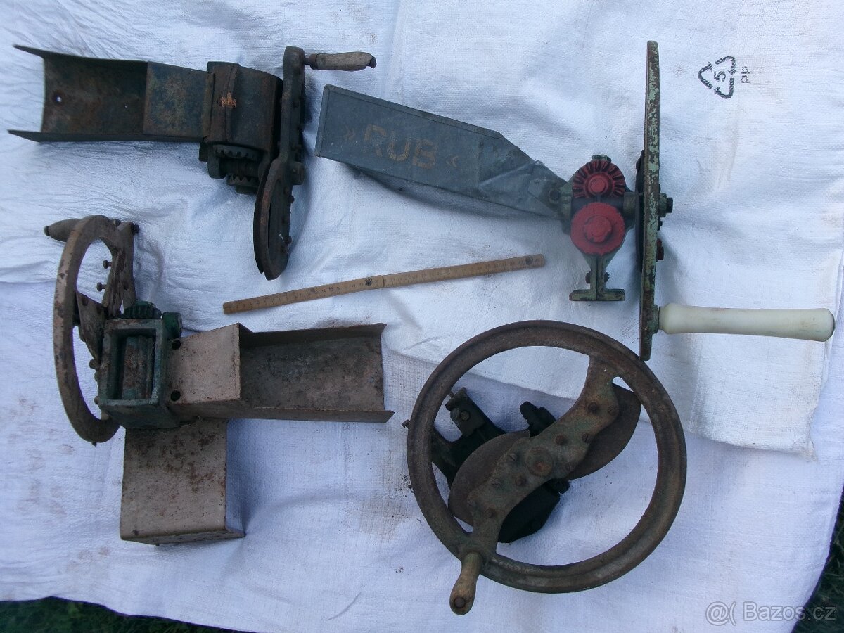 prodám dvoukolák, litinové boky podstavce na šicí stroj, vho - 3