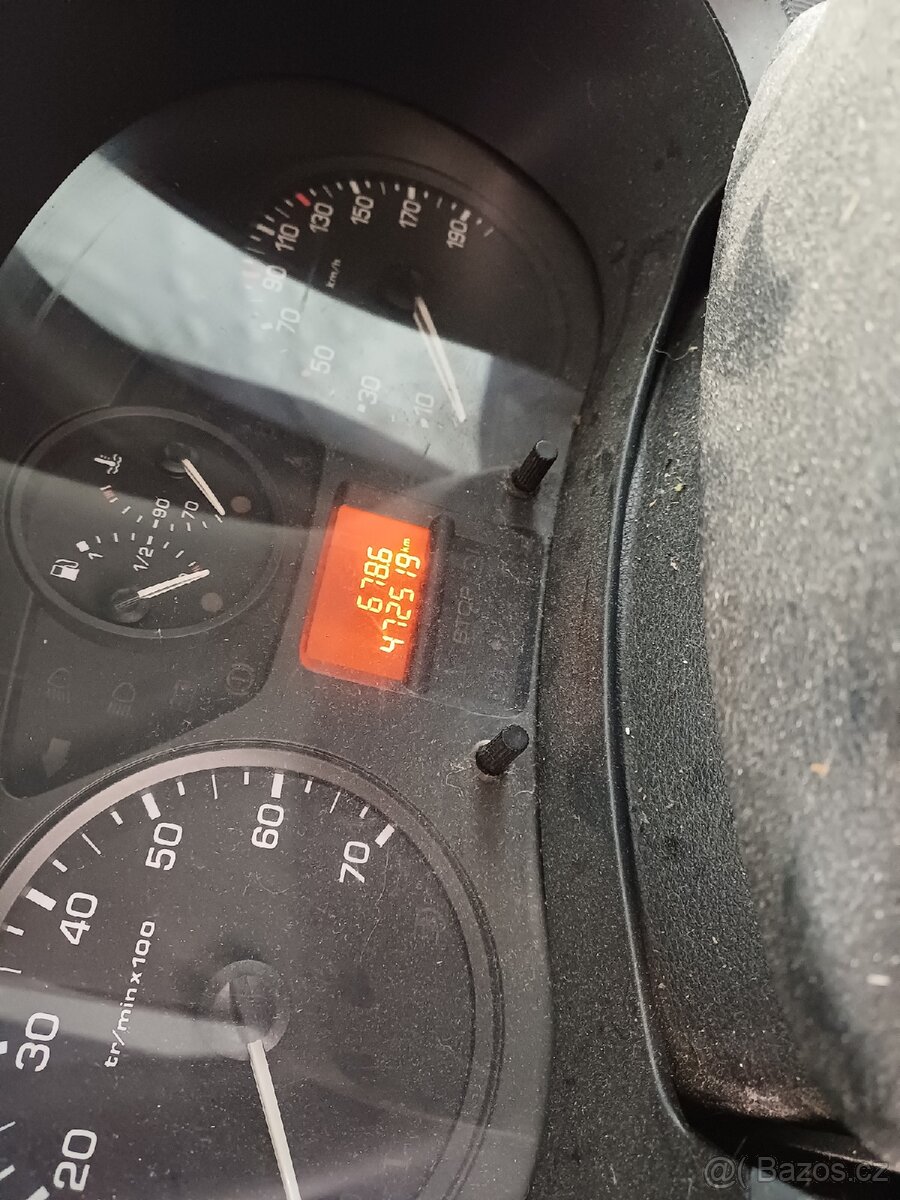 Prodávám auto peugeot - 3