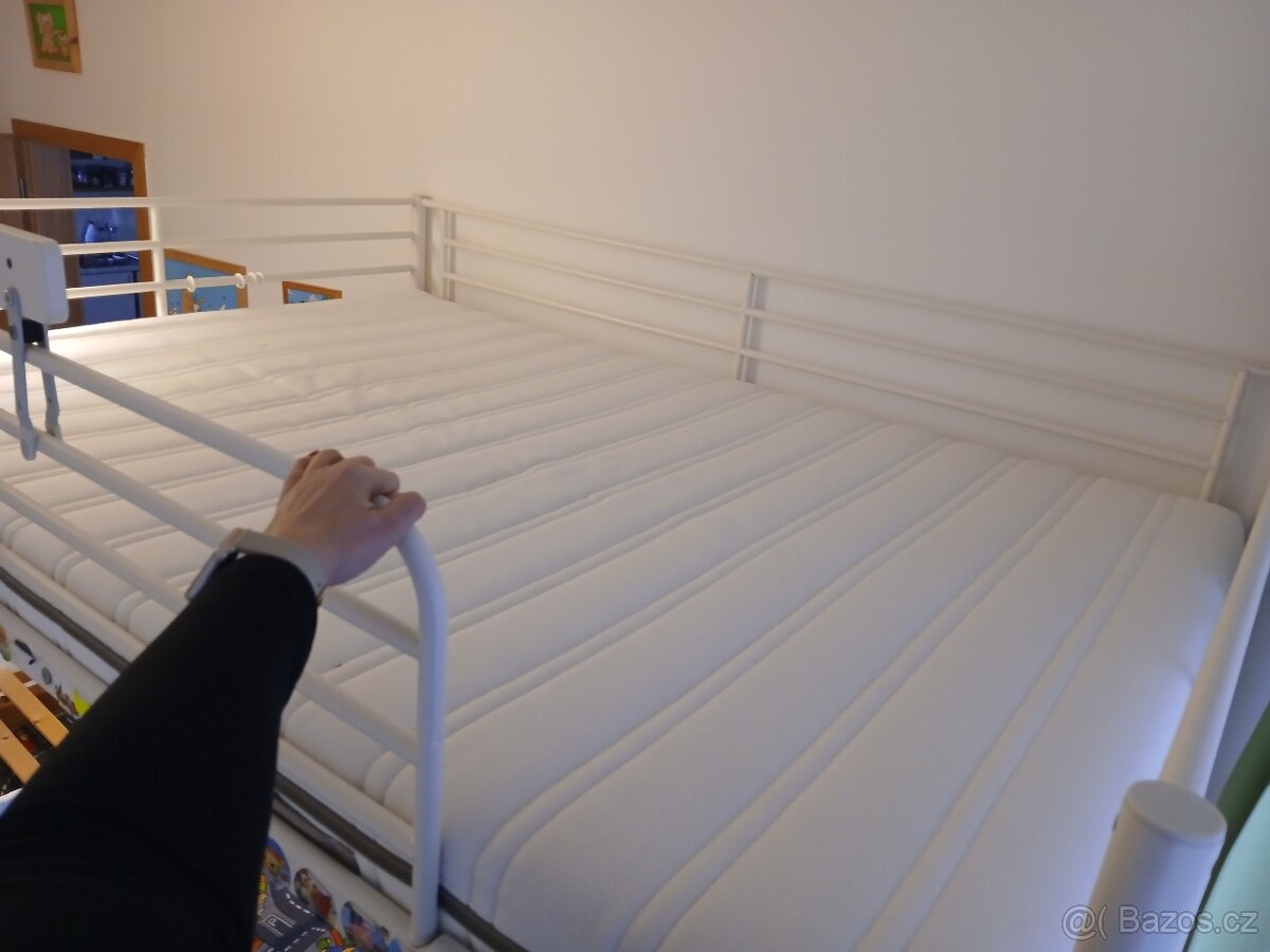 Kovová vyvýšená postel včetně matrace a zábrany 140×200 - 3