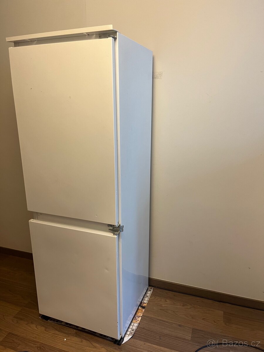 Vestavěná lednice - 3