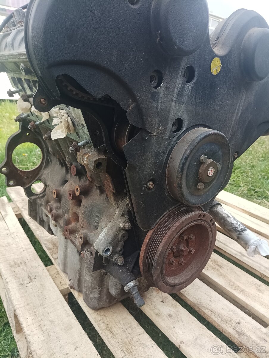 Saab 9-5 3.0 V6 - motor, alternátor, klimakompresor, servo - 3