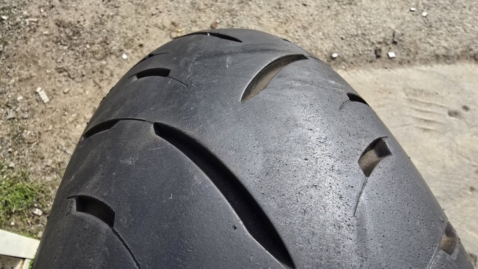Píchlé Dunlop 180/55/17, DOT0124 - 3
