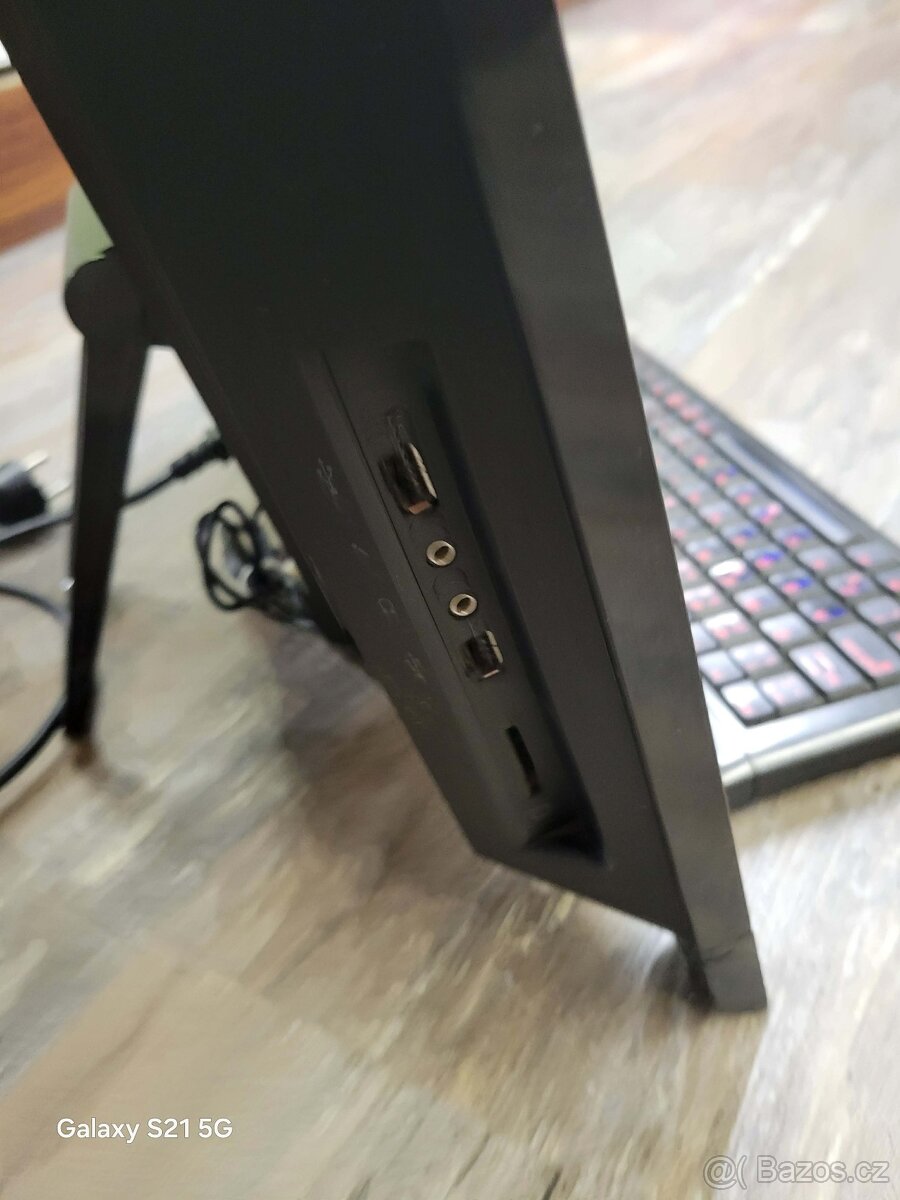 Stolní počítač Lenovo - 3