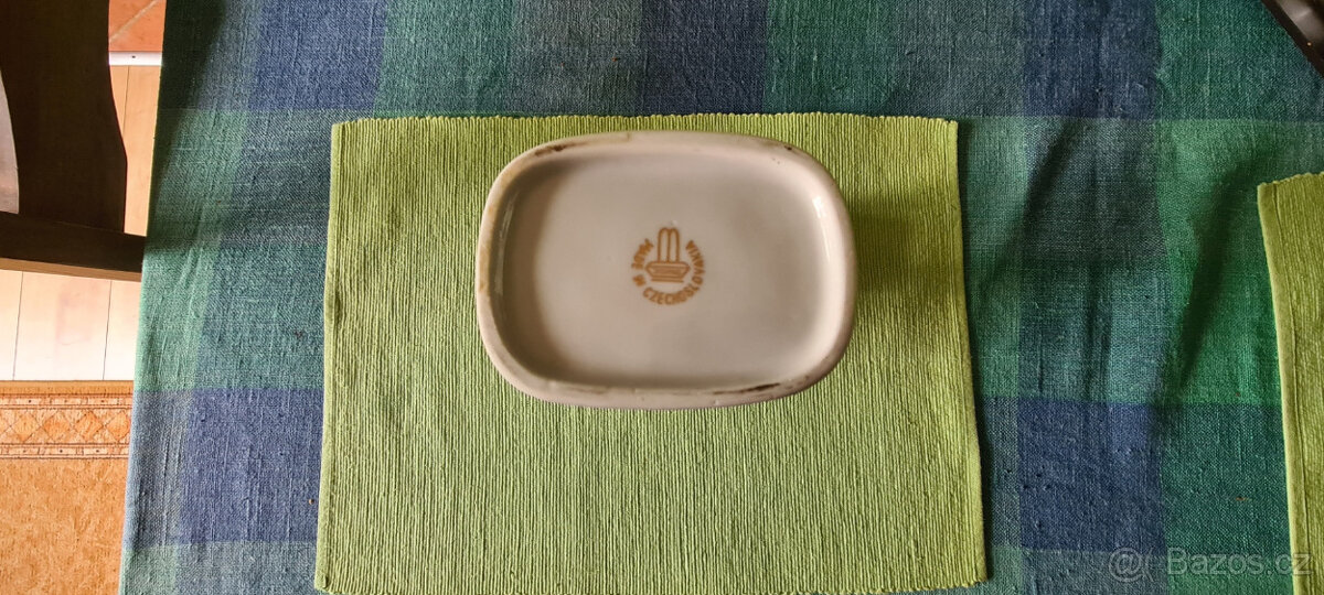 Porcelánovu lahev od Becherovky. - 3