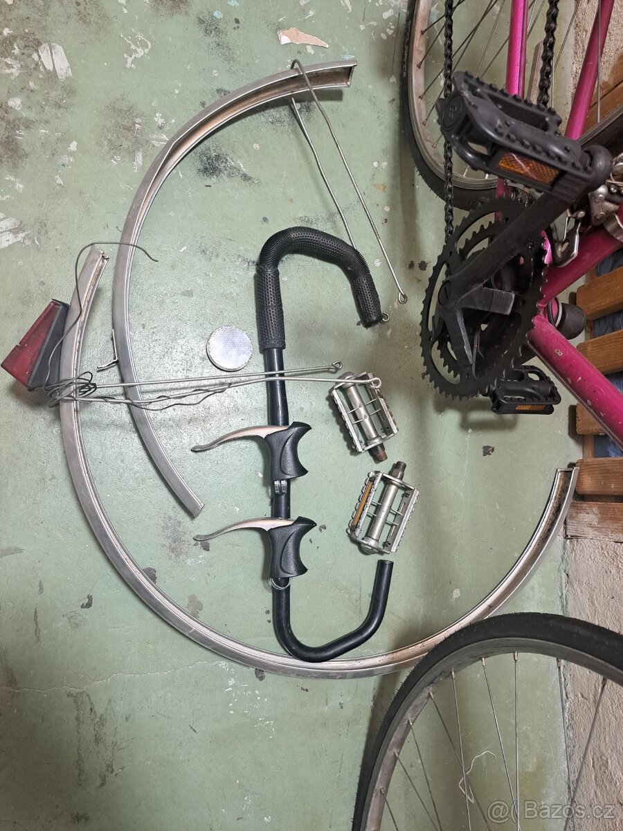 Staré silniční kolo Peugeot + hromada dílů - 3