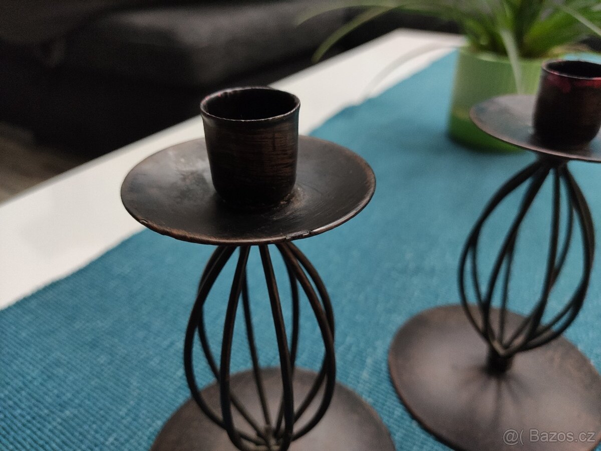 Dva kovové svícny - 3