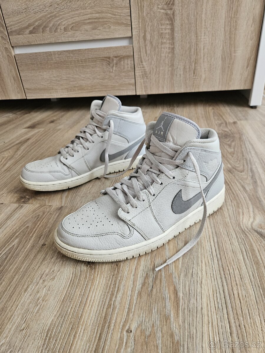 NIKE AIR JORDAN 1 MID - 3