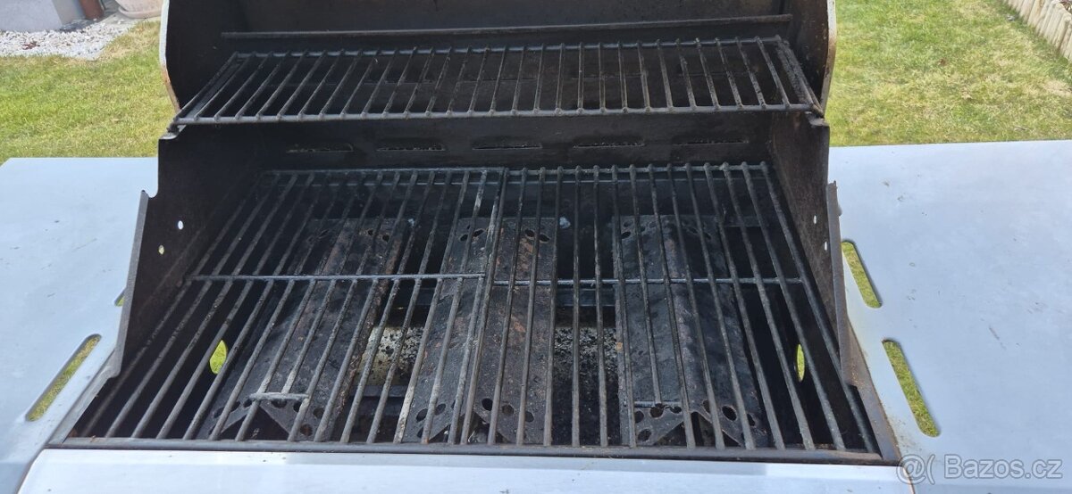 Zahradní plynový gril. - 3