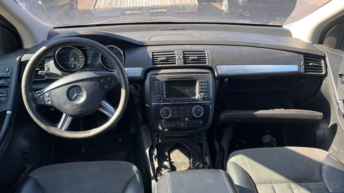 Mercedes W251 díly - 3