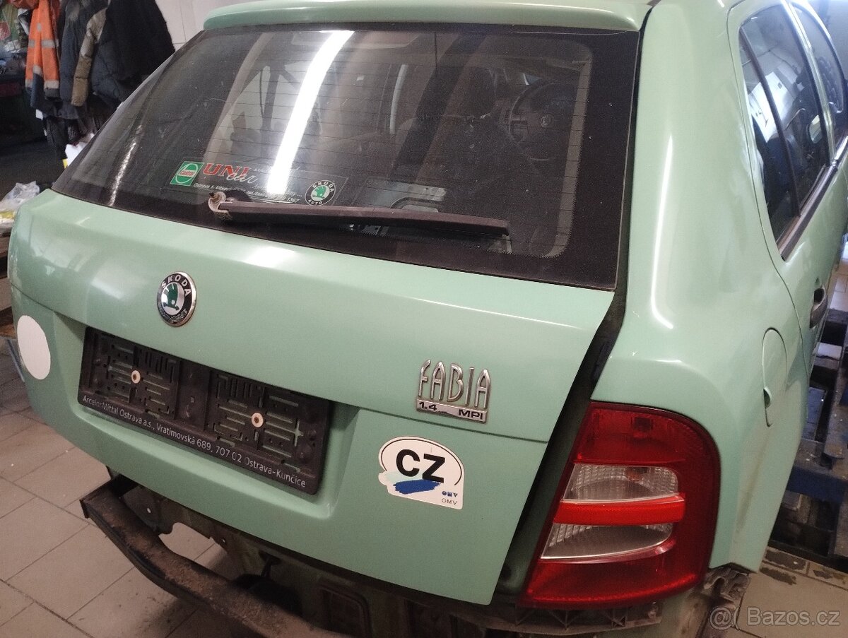Škoda Fabia - 5- zadní dvere a přední maska - 3