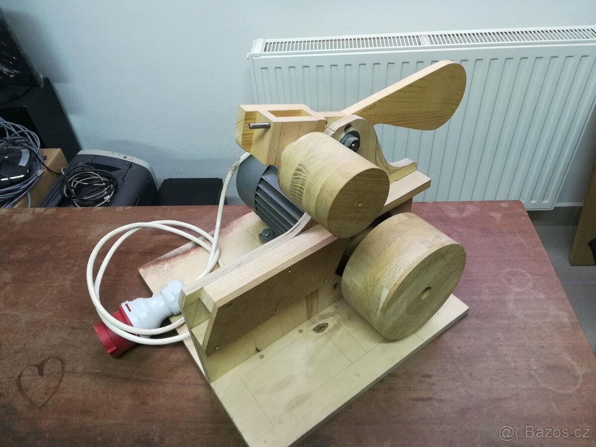 Model pásové brusky - 3