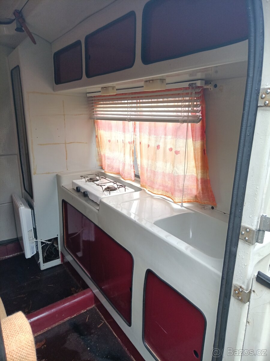 Obytný přívěs QEK Junior + před stan - 3