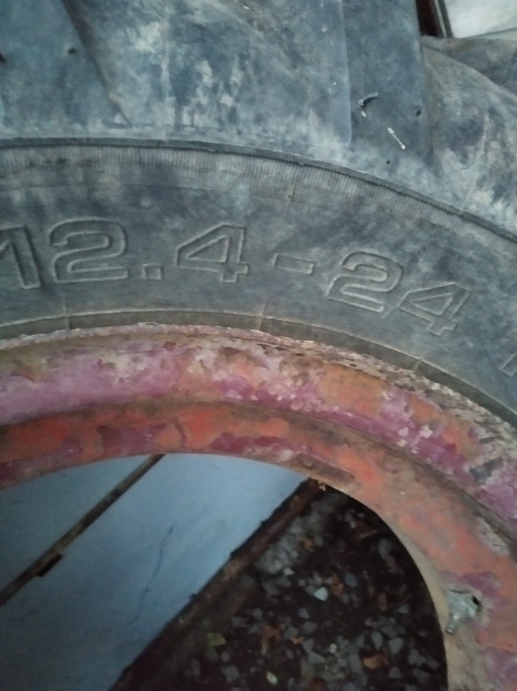 Prodám zadní kola na ZETOR25A 12,4-24 - 3