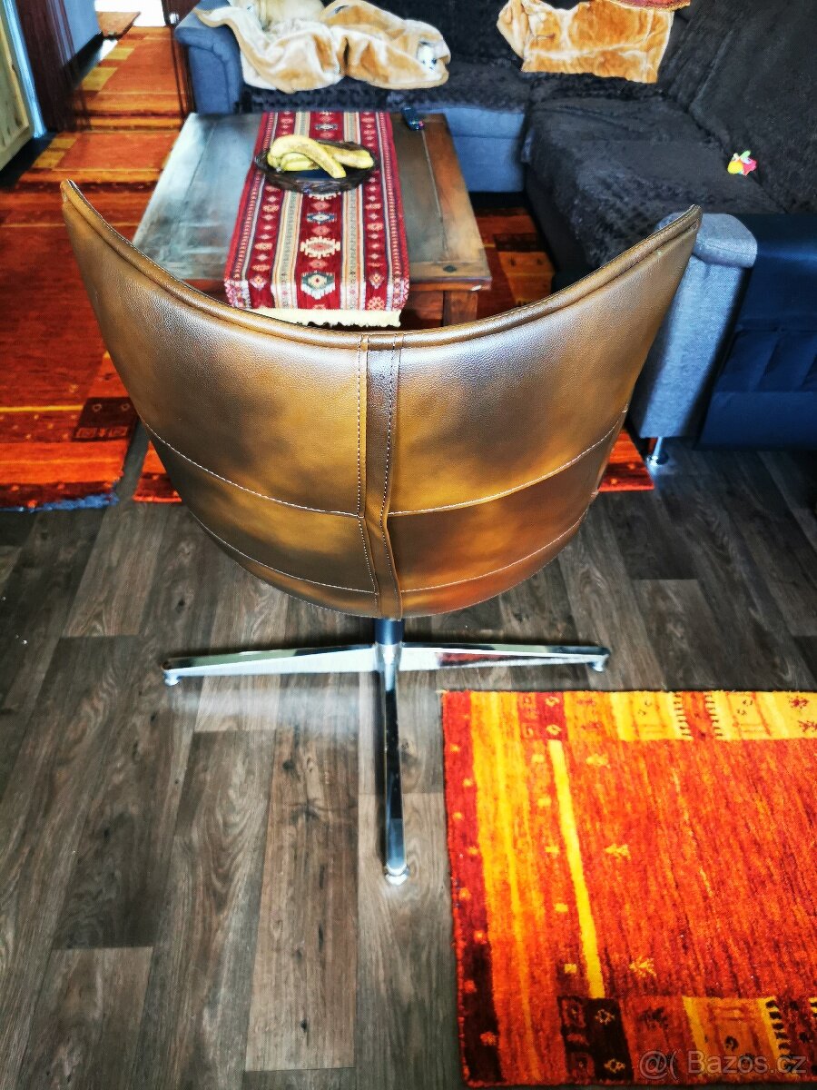 Křeslo kožené. Nové, otočné - 3