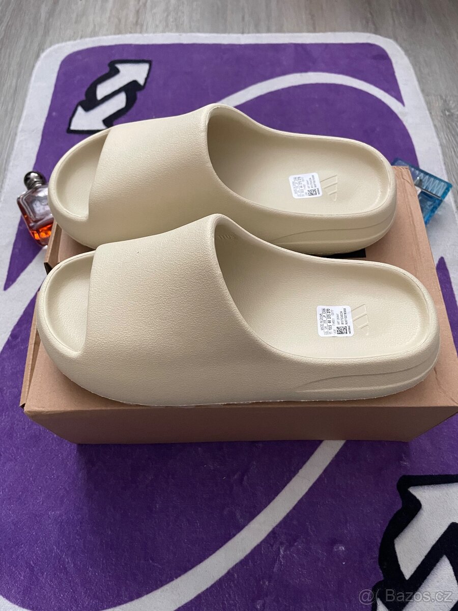 Yeezy slides - 3