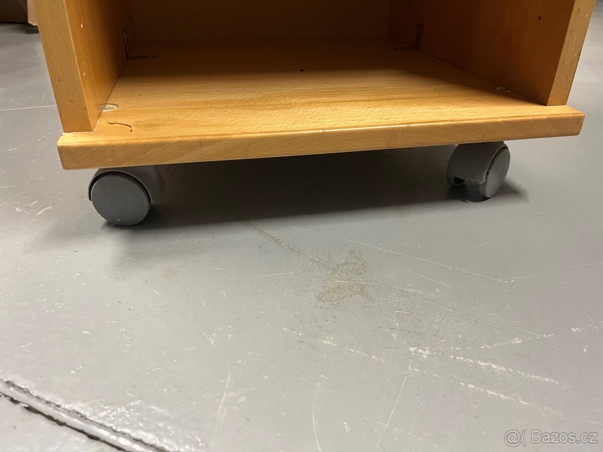 Policový díl na kolečkách - 3