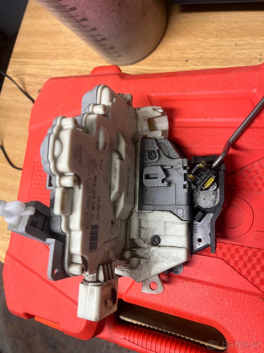 Zámek levých předních dveří audi a3 8pa - 3