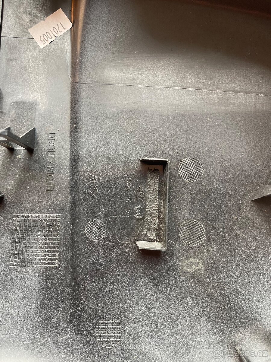 Plastové zrcátko k Renaultu - 3