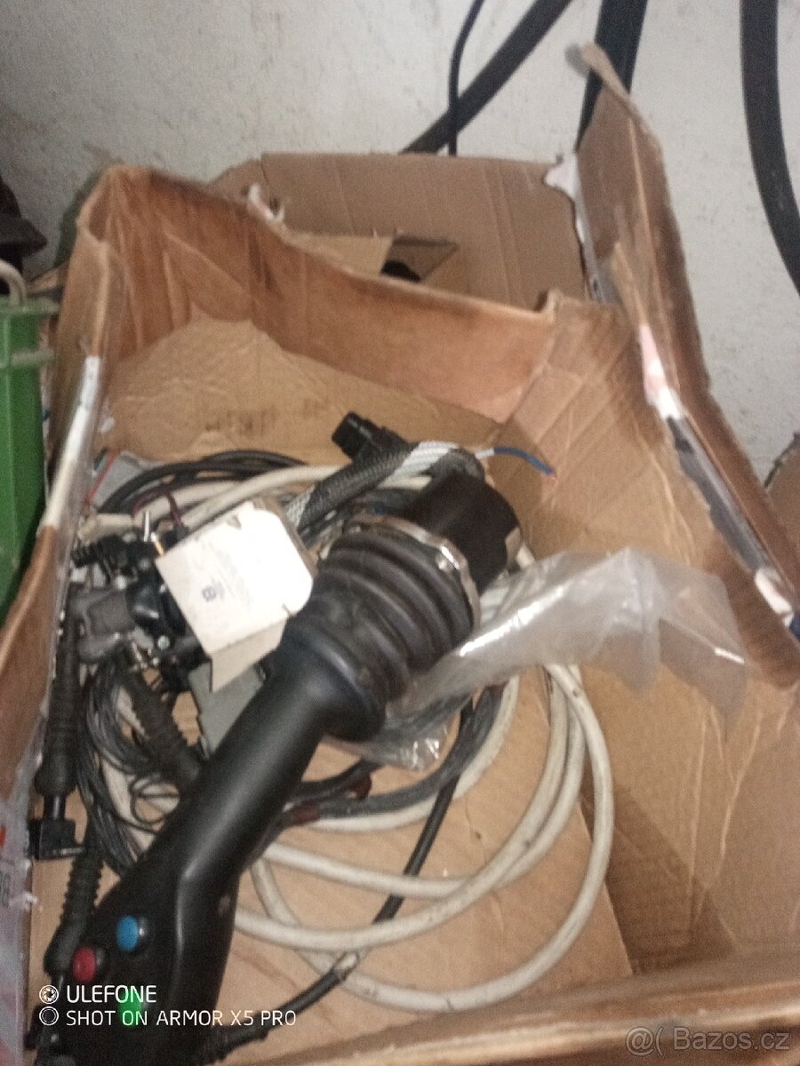 2x Elektro hydraulicky rovadec na nakladac - 3