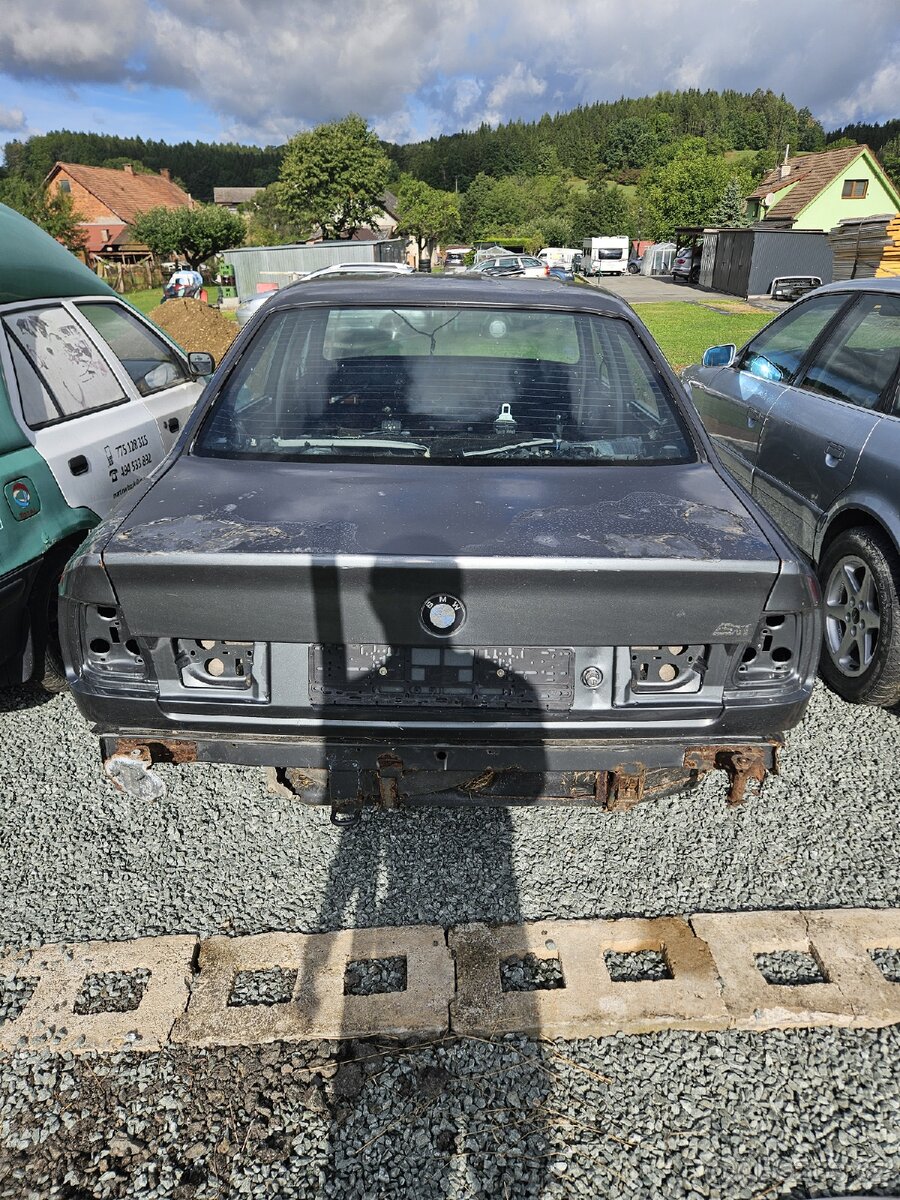 Karoserie BMW e34 - 3