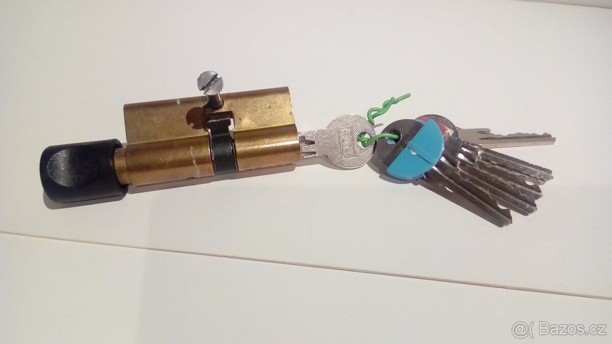 Zámek + vložka do dveří cena200Kč - 3