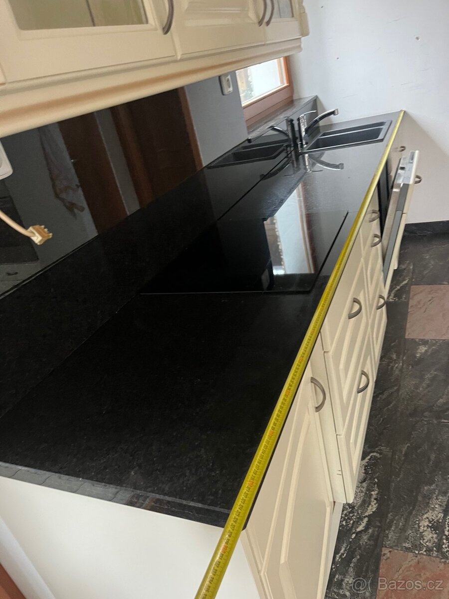 Plně vybavená kuchyně - chybí pouze varná deska - 3