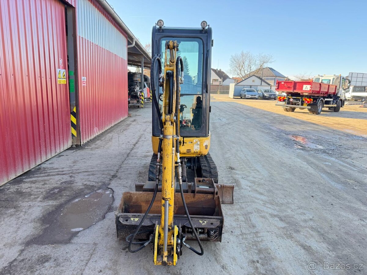 KOMATSU PC16R HS - 3