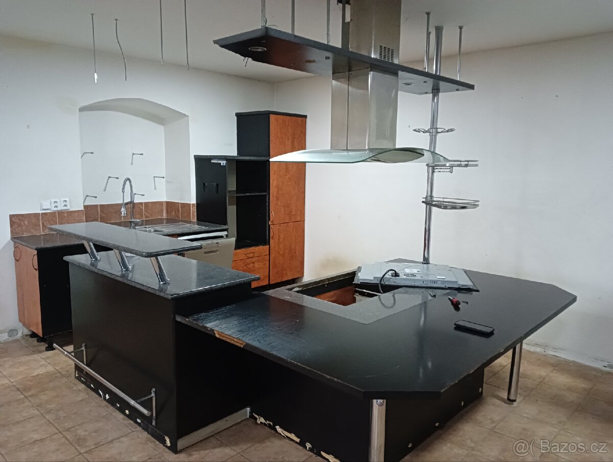 Kuchyňská linka s barem - 3