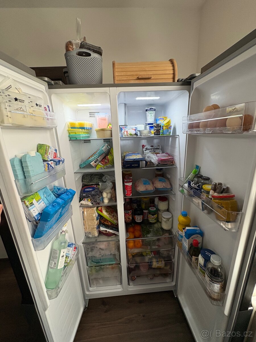 Americká lednice Eta - 3