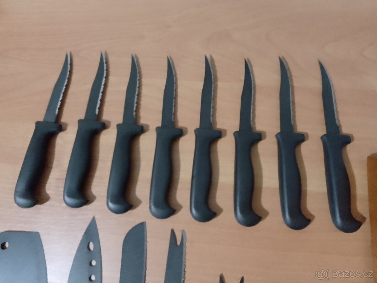 Sada 17 nožů non-stick v dřevěném bloku - 3