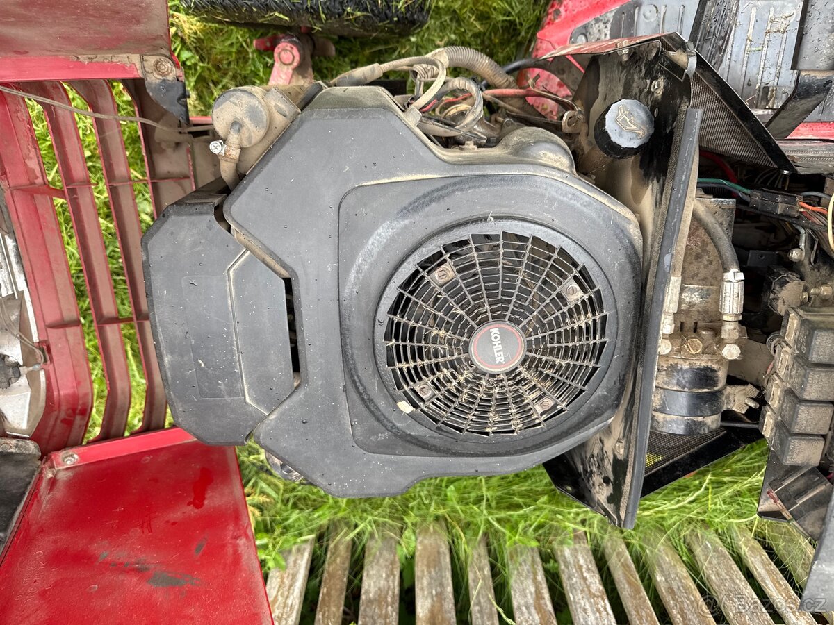 Prodám zahradní traktor Toro 270 - 3