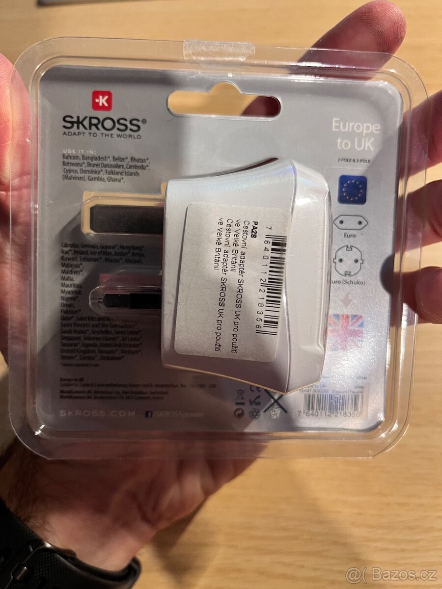 Cestovní adaptér UK - 3