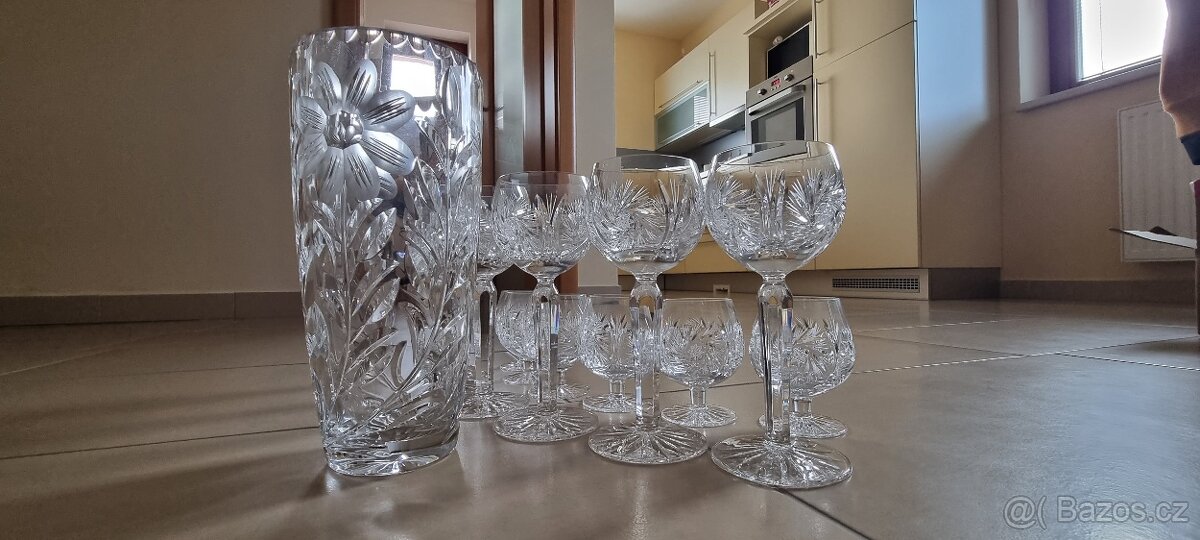 Skleněný set sklenic a vázy - 3