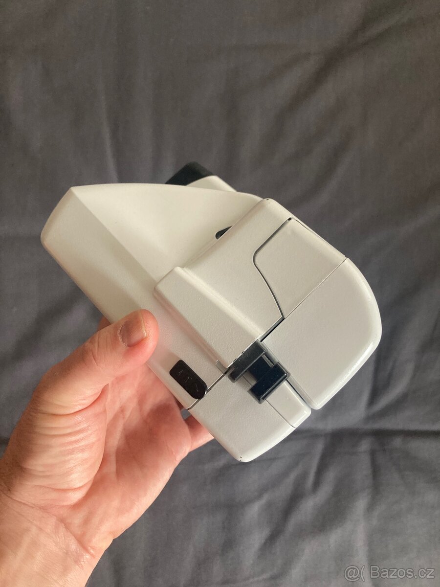 Polaroid OneStep closeup - 3