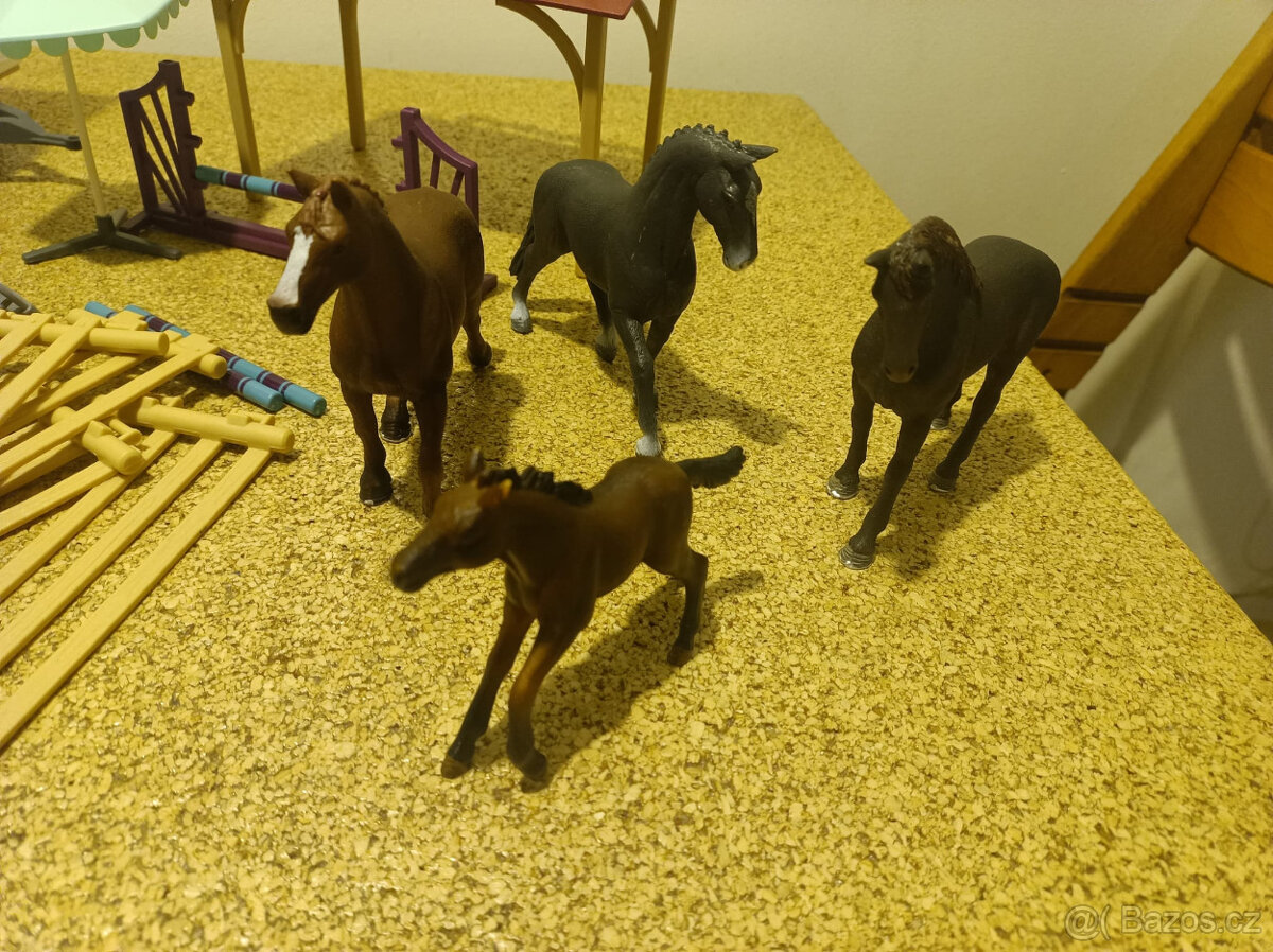 Schleich 72141 - Tajný výcvik v karavanu - 3
