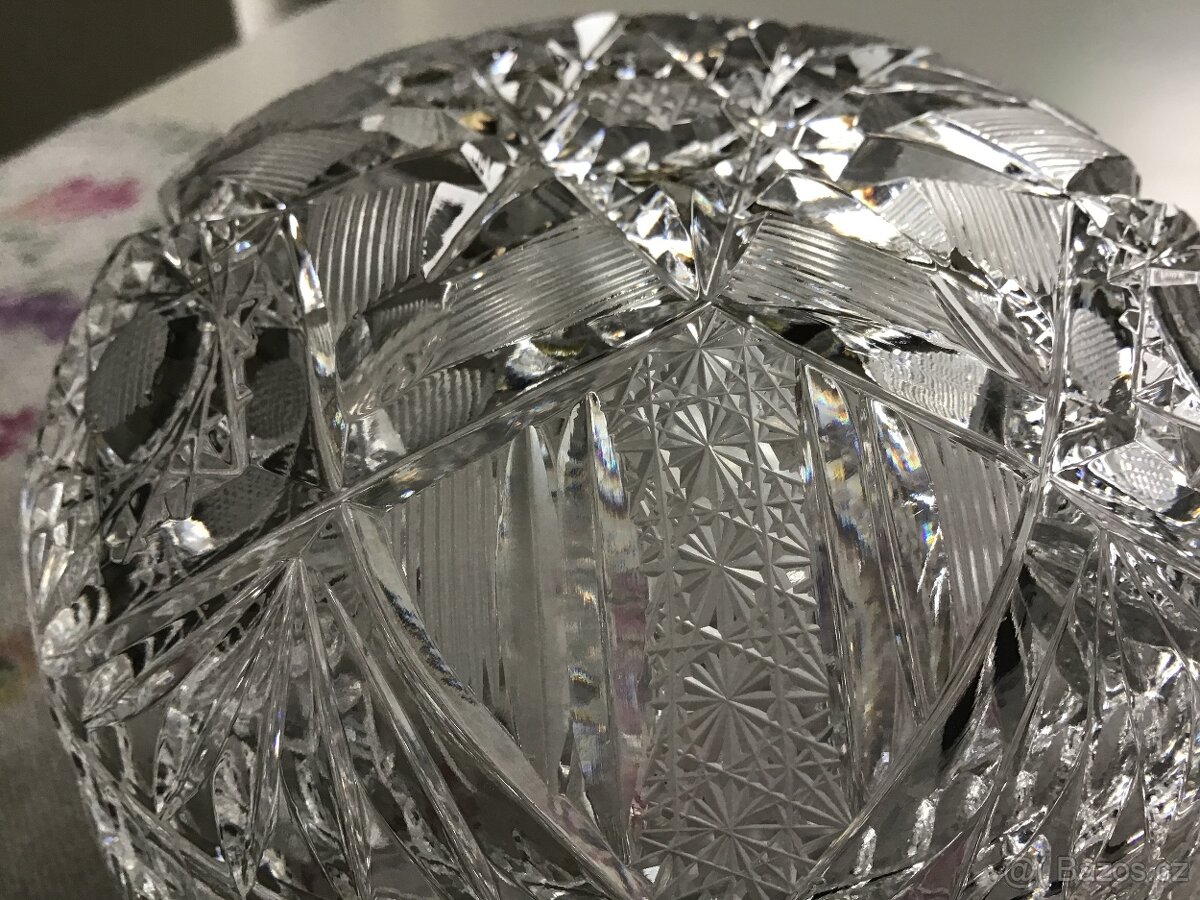 Broušená dóza - 3