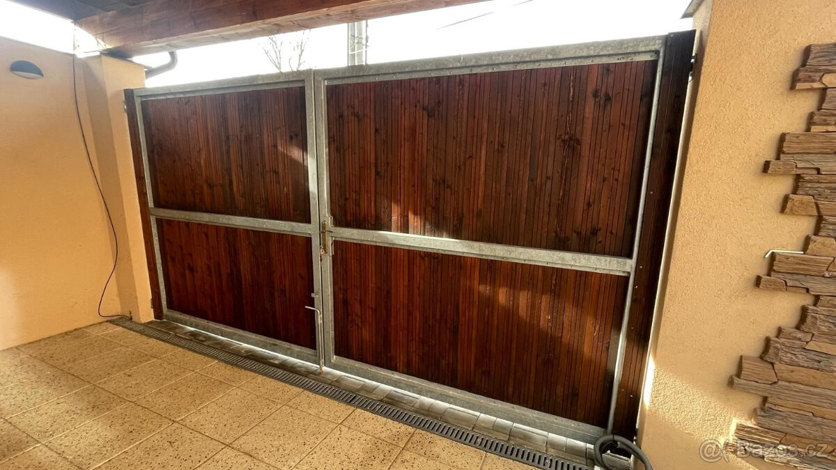 Prodám dvoukřídlou bránu + branku - 3