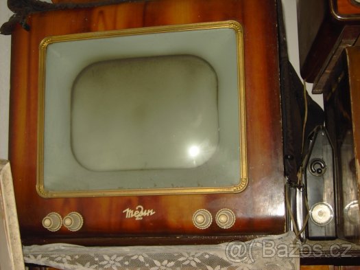 Starý ruský retro starožitný televizor - televize leningrad - 3